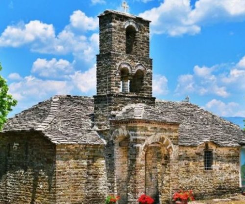 Udhëtime kulturore nën kupolat e kishave dhe peizazheve unike në Dropull