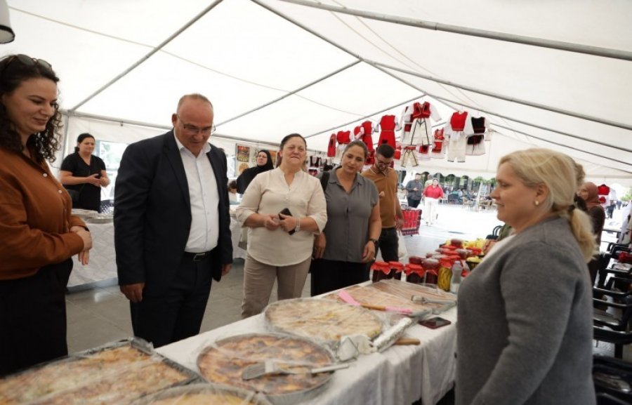 Në Podujevë hapet Panairi i produkteve artizanale, veshjeve dhe ushqimeve