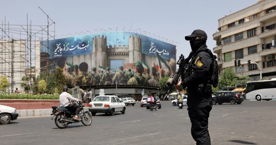 Irani arreston tre persona të lidhur me MEK-un