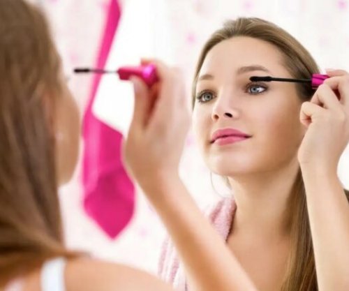 Truqet që e bëjnë grimin të qëndrojë edhe kur jashtë është vapë