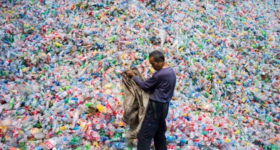 Kina, prodhuesja më e madhe e plastikës në botë