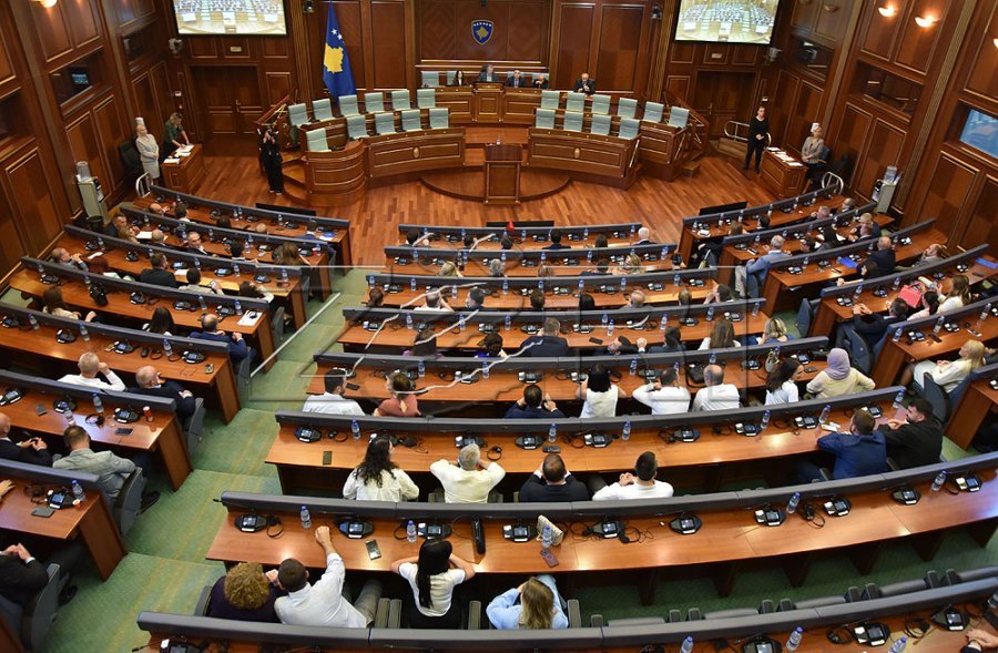 Rama pyet pse Kuvendi i Kosovës s’ka një rezolutë me shkeljet e të drejtave të Thaçit e shokëve të tij
