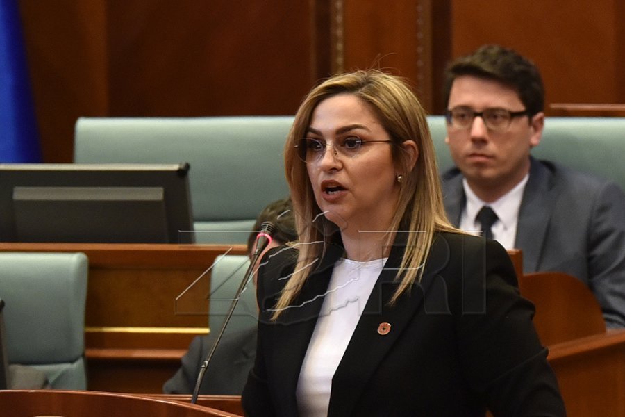 Bashkëshortja e Rexhep Selimit tregon pse mungoi në protestë