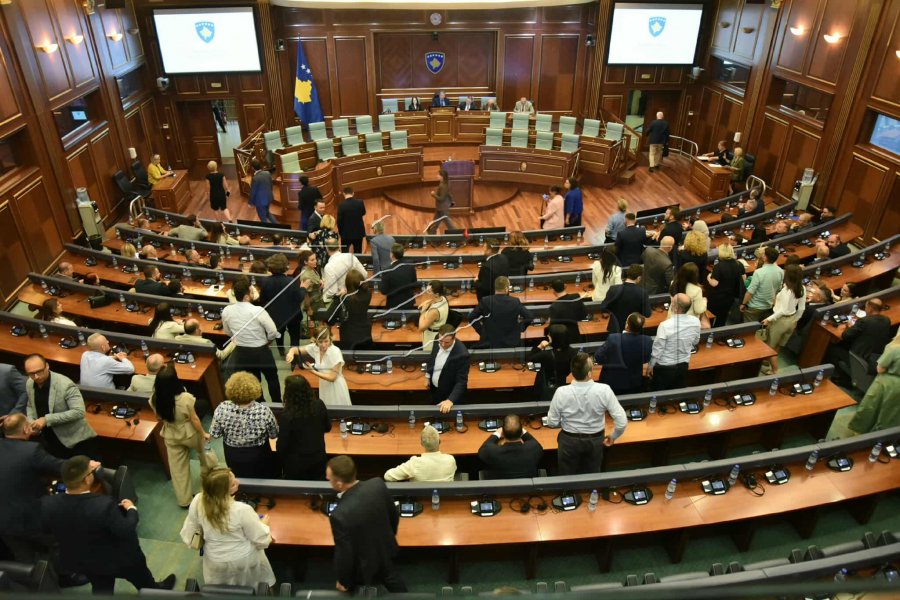 Analistët, pesimistë se vendi del nga ngërçi pas aktgjykimit të Kushtetueses