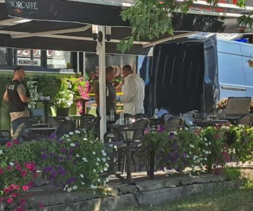 “Nuk bon me kanë Bujari”, incizimi në tavolinë i momentit kur ndodhi vrasja e trefishtë në Gjilan