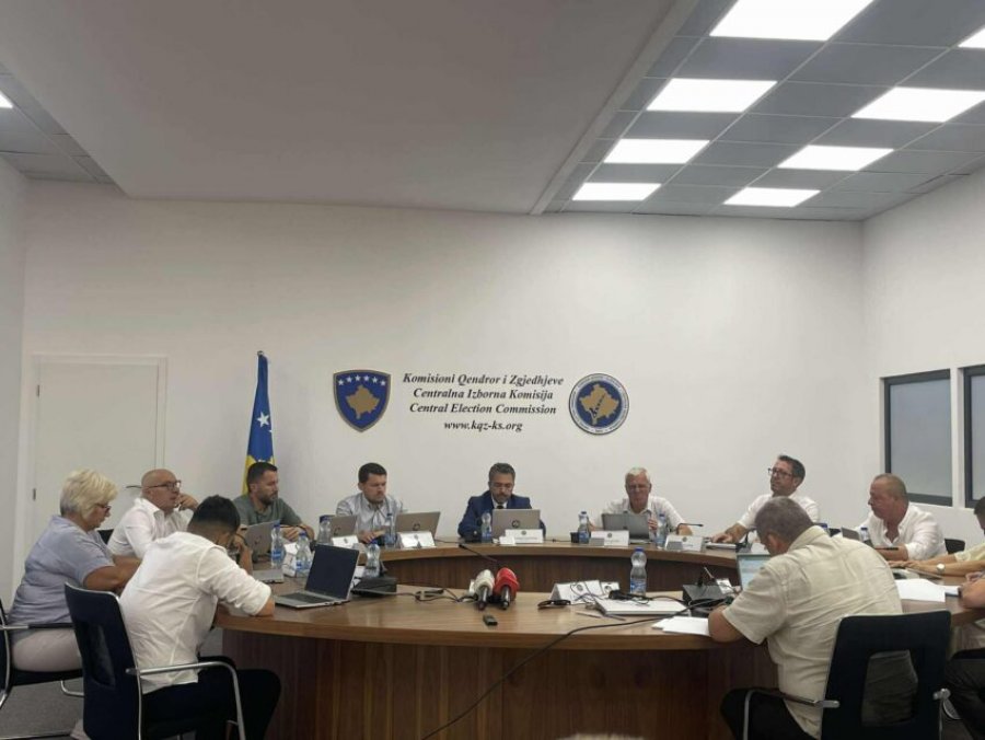 KQZ-ja certifikon grupin e parë me 10 subjekte politike dhe 64 kandidatë për zgjedhjet lokale 2025