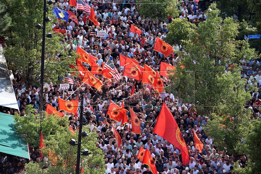 OVL e UÇK-së takojnë zyrtarin e zyrës së BE-së në Kosovë: Kërkuam që shqetësimet tona me Specialen t’i përcjellë tek shtetet anëtare