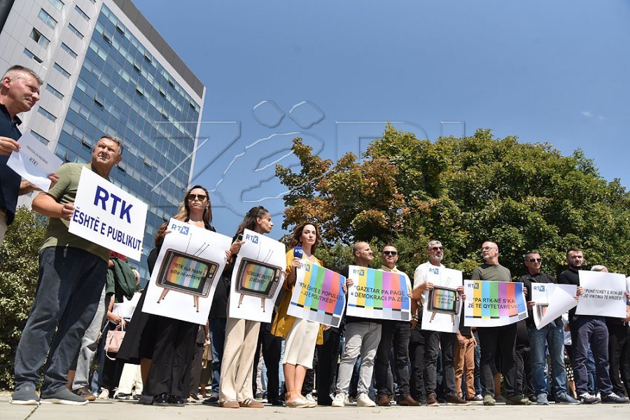 AVONET: Qeveria të i mbaj duart larg nga gazetarët e RTK-së