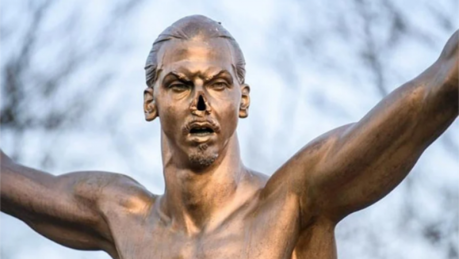 Flet njeriu që ia preu hundën statujës së Ibrahimoviqit