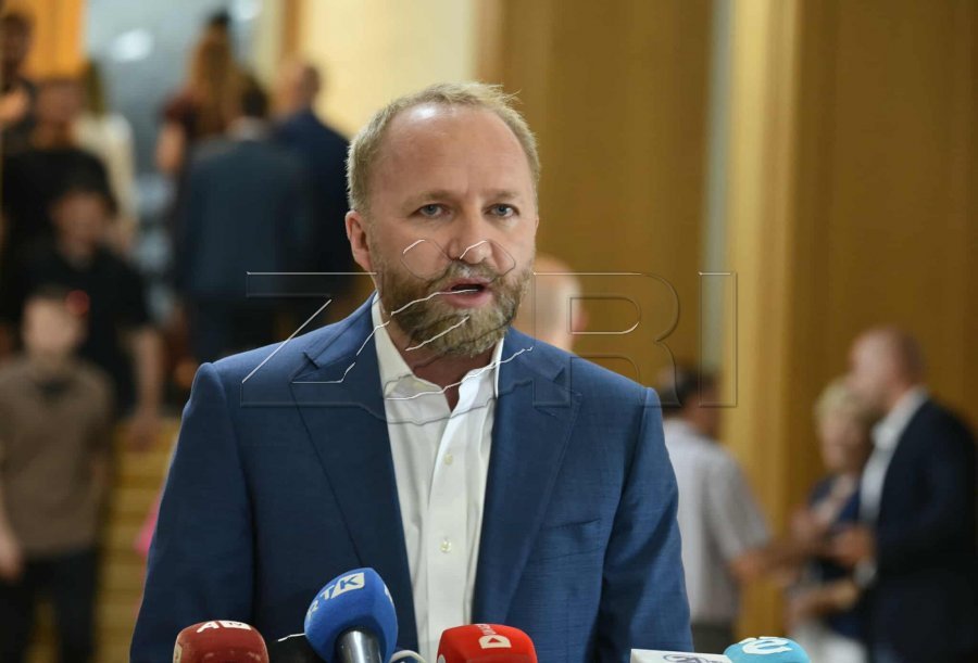 Shkyçja e bizneseve, Tahiri: Katastrofë kombëtare ekonomike, tradhti ndaj qytetarëve të vendit