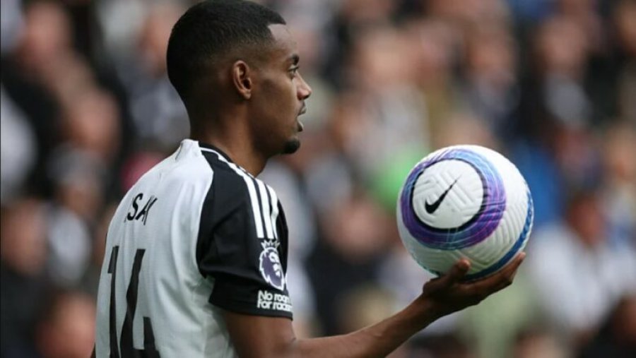 “Askush s’i premtoi kurrë se do ta shisnim këtë verë”, Newcastle u përgjigjet akuzave të Isakut