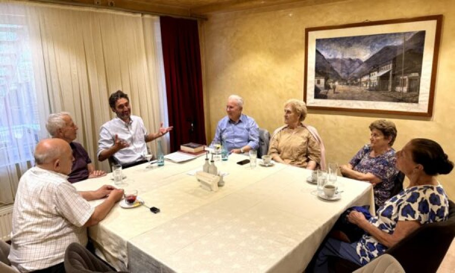 Uran Ismaili takon pensionistët: Më shumë trotuare të reja dhe hapësira për të moshuarit