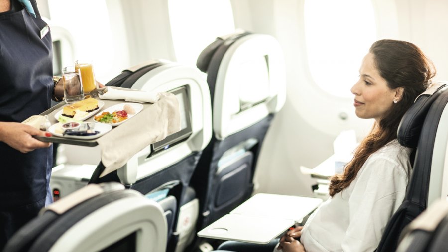 Ja deri kur mund të udhëtojnë shtatzënat me avion
