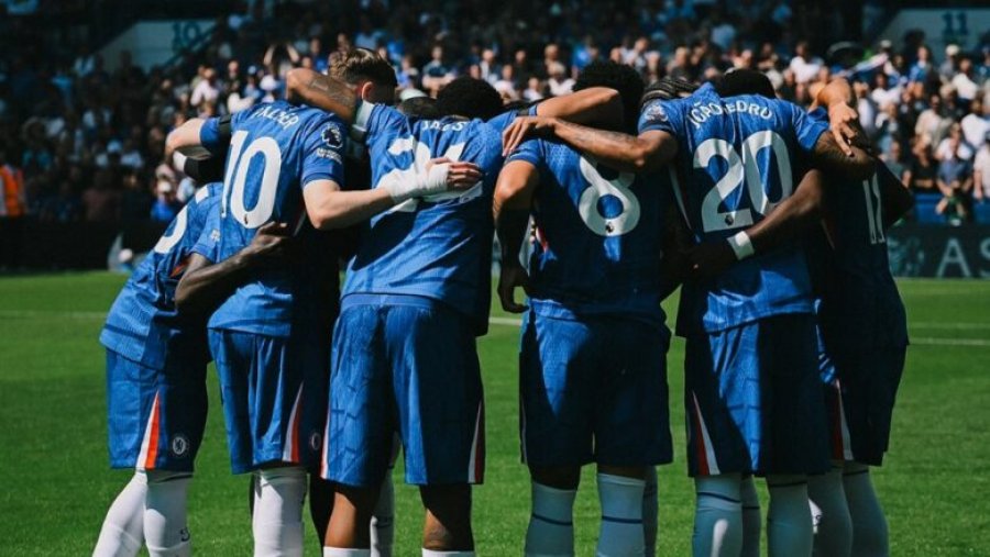 Cucurella konfirmon rinovimin e kontratës me Chelsean