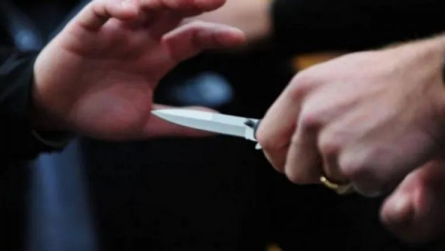 Therje me thikë në Fushë-Kosovë, një person përfundon në QKUK
