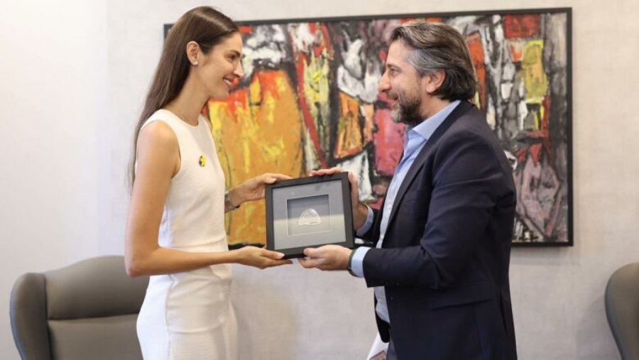 Rama organizon pritje për filantropen dhe humanisten, Emina Çunmulaj