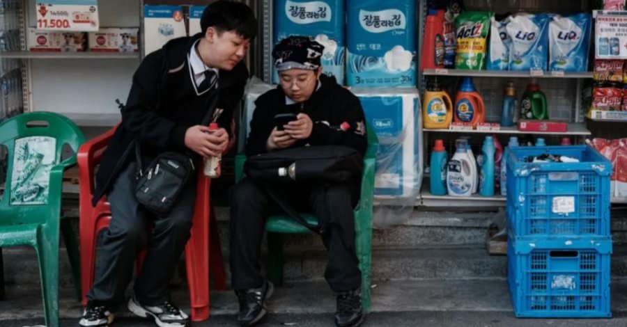 Koreja e Jugut miraton ligjin që ndalon përdorimin e telefonave gjatë orëve të mësimit