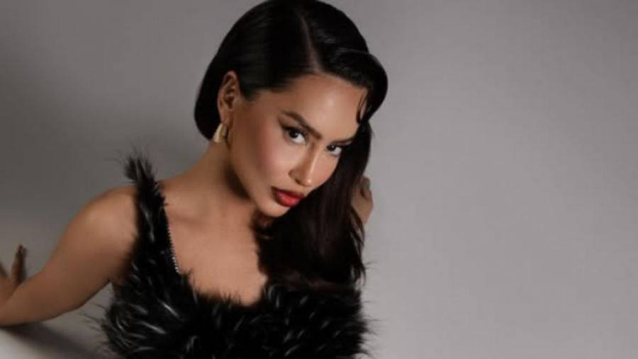 Larg muzikës, Dafina Zeqiri nis një biznes të ri