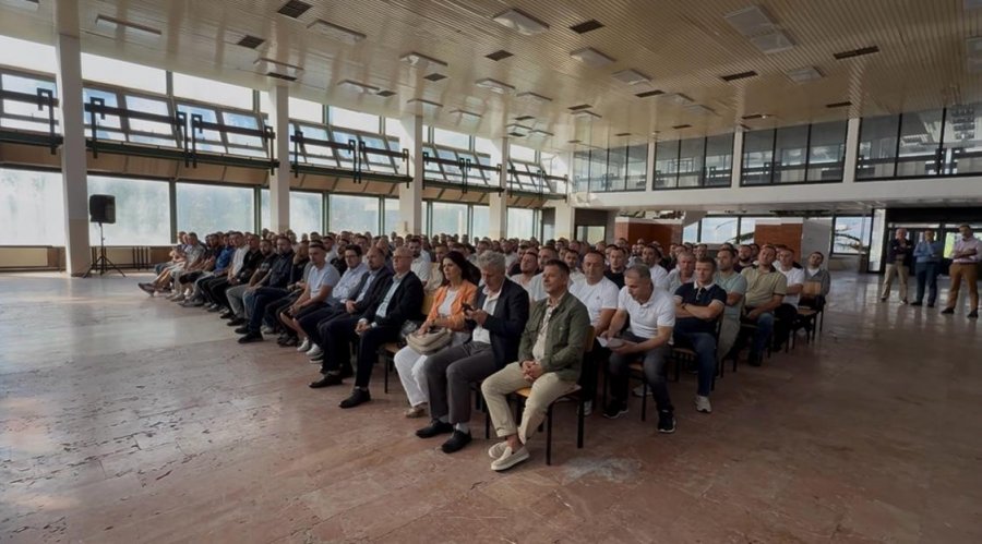 KEK-u punëson 180 të rinj: Investim në energjinë e qëndrueshme