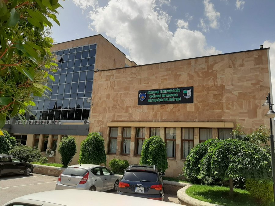 KRM “Uniteti” nënshkruan marrëveshjen e re për pastrimin publik në Mitrovicë