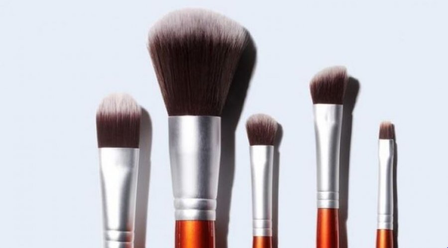 Brushat e grimit duhet t’i pastroni patjetër