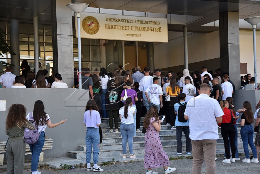 Biznesi, administrata dhe ligji - fushat më të preferuara nga studentët e rinj në Kosovë