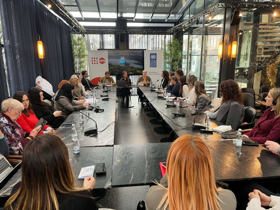 Dhuna digjitale ndaj grave po rritet dhe po i përjashton ato nga hapësira publike