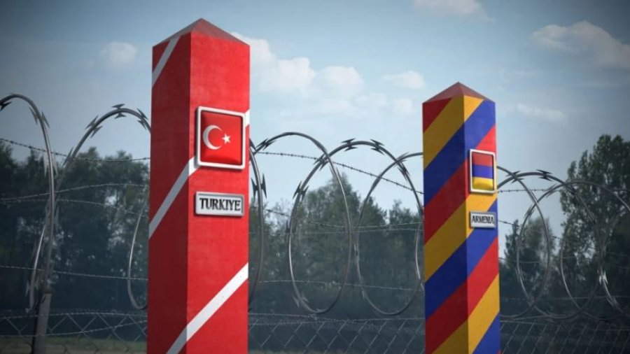 Turqia po shqyrton hapjen e kufijve me Armeninë, të mbyllur që nga vitet ’90