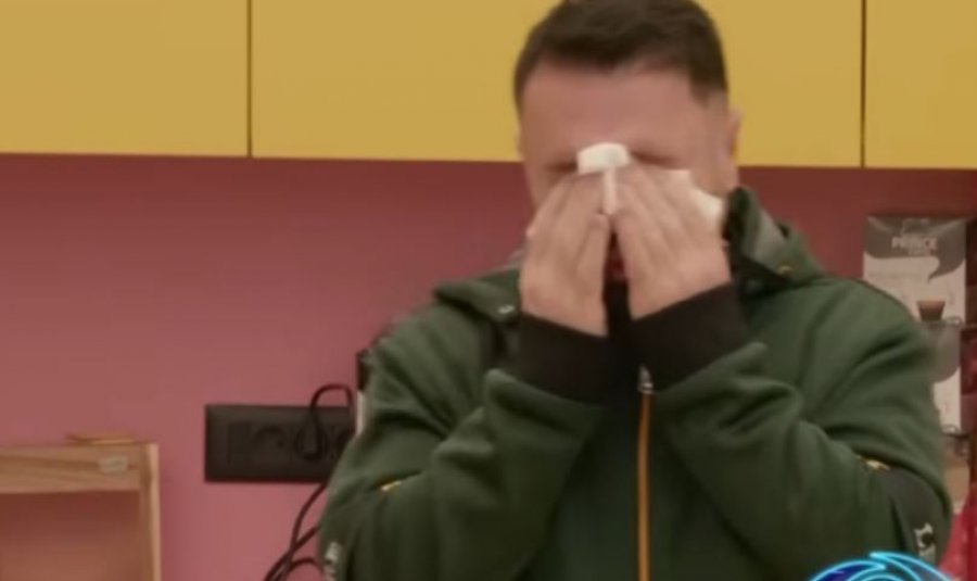 Labi shpërthen në lot