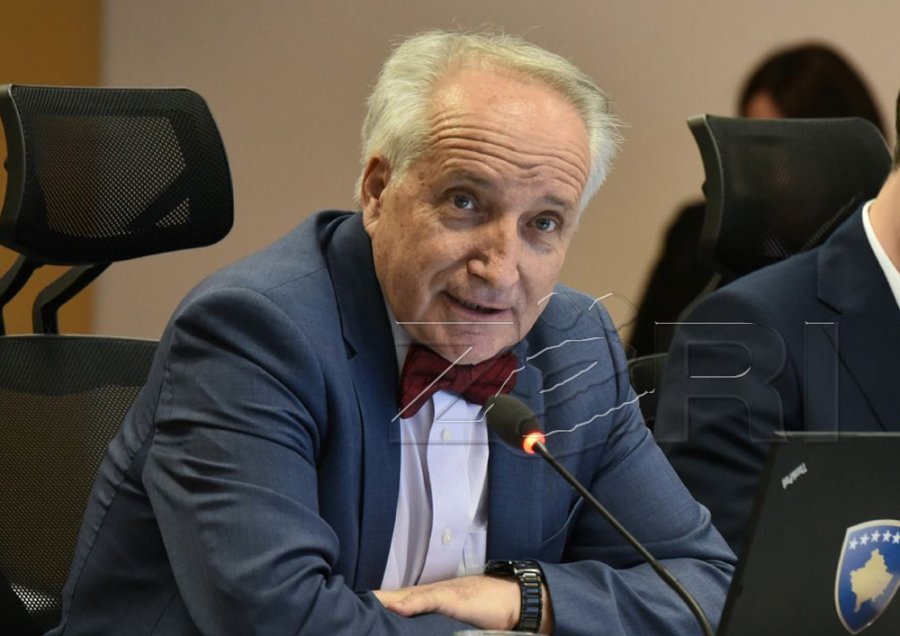 Ish-ministri Rifat Latifi zgjidhet drejtor i QKSTK-së në Universitetin e Prishtinës