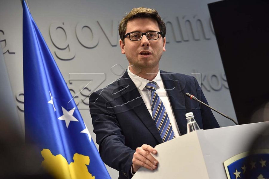 Murati thotë se kosovarët i kanë dy miliardë euro më shumë në banka se para pesë vjetësh