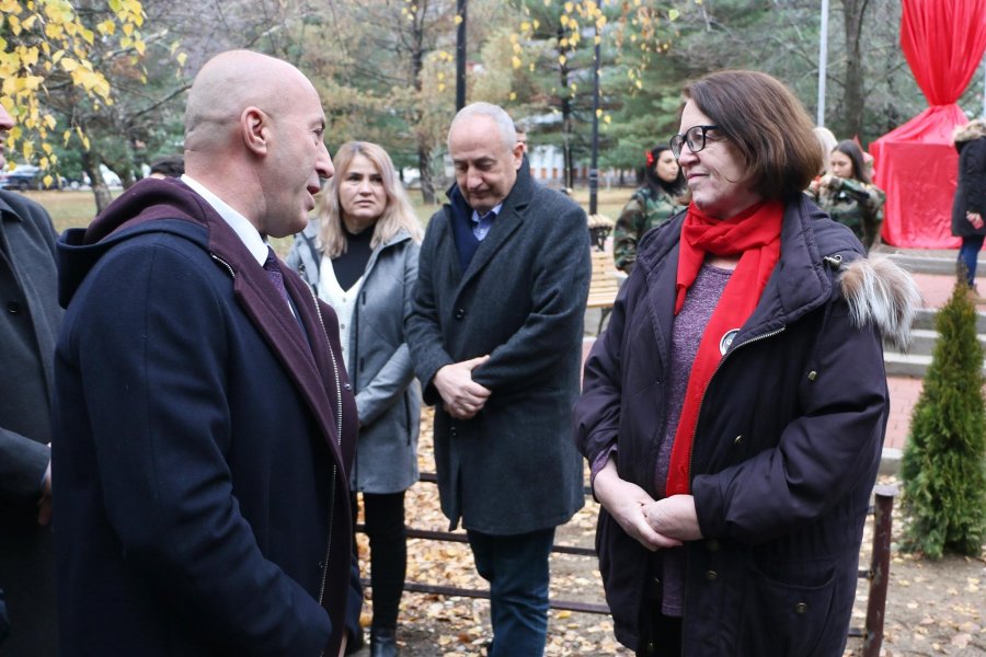 AAK-së i bashkohet motra e heroinës Mervete Maksutaj