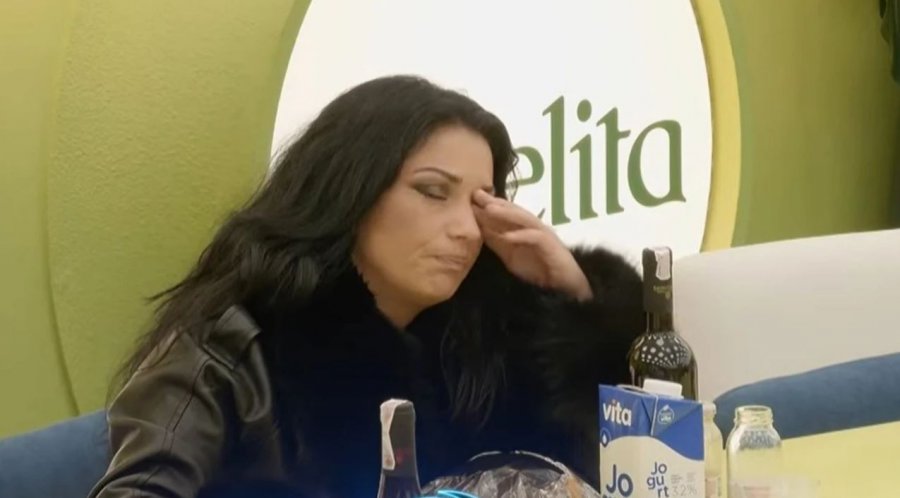 Shkurta qan teksa flet për jetën e saj: Me dy njerëz të sëmurë, ka shumë gjëra që publiku nuk i di