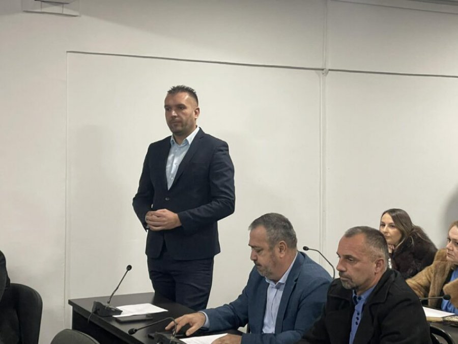 Betohet edhe kryetari i Zubin Potokut, Millosh Peroviq