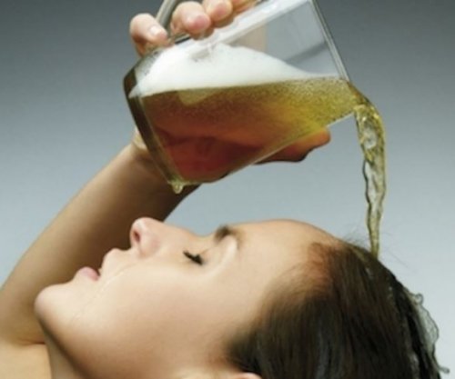 Përdorni birrë për shkëlqimin e flokëve dhe lëkurës