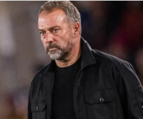 Hansi Flick i hap derën yllit të Barcelonës që të largohet