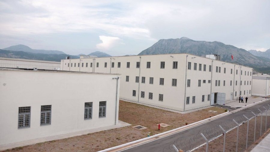 Vdes në burgun e Shkodrës i dënuari me 25 vjet për vrasjen e gruas shtatzënë