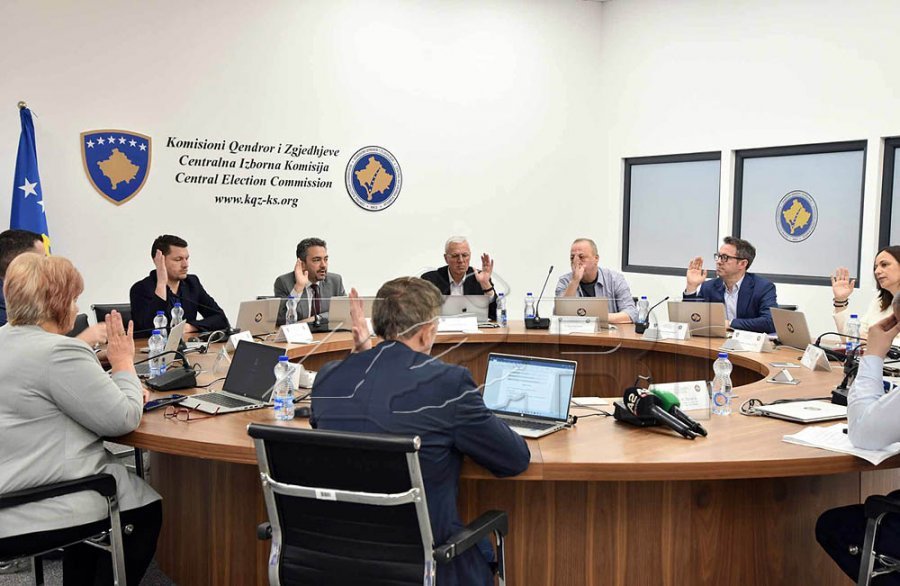 Anëtarja e KQZ-së, Mufera Srbica Sinik, paralajmëron dorëheqjen: Kam votuar kundër ligjit nën presion