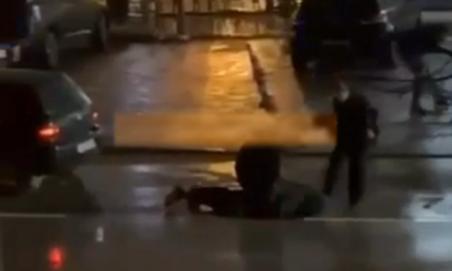 “Qen, i poshtër” e goditje me shqelma, Policia dyshohet për keqtrajtimin e një qytetari në Gjilan [video]