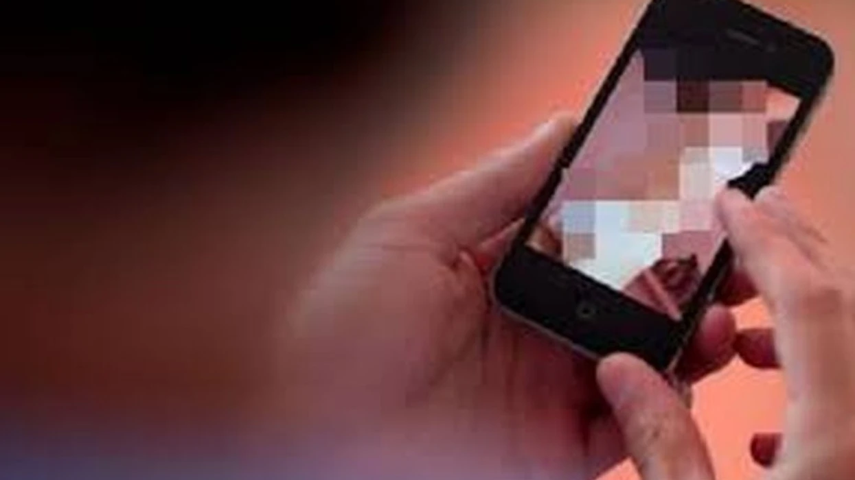 Shantazhonte djemtë me profile false e foto intime dhe u merrte deri në 1000 euro, arrestohet i riu