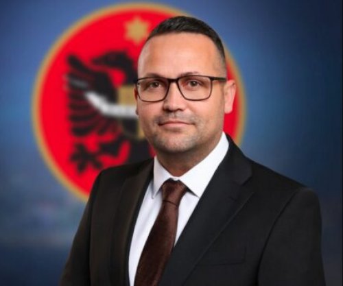 Hysen Sali Cekaj tërhiqet nga gara për deputet, për t’u kujdesur për nënën