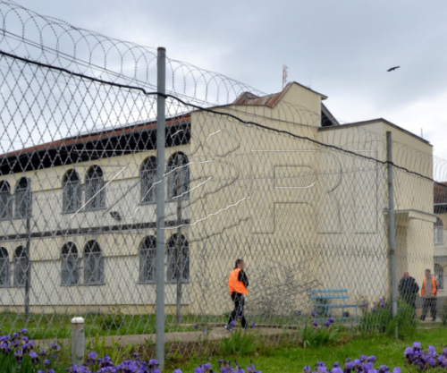 Arratisen tre persona nga Qendra Edukuese Korrektuese në Lipjan, më pas kapen nga policia