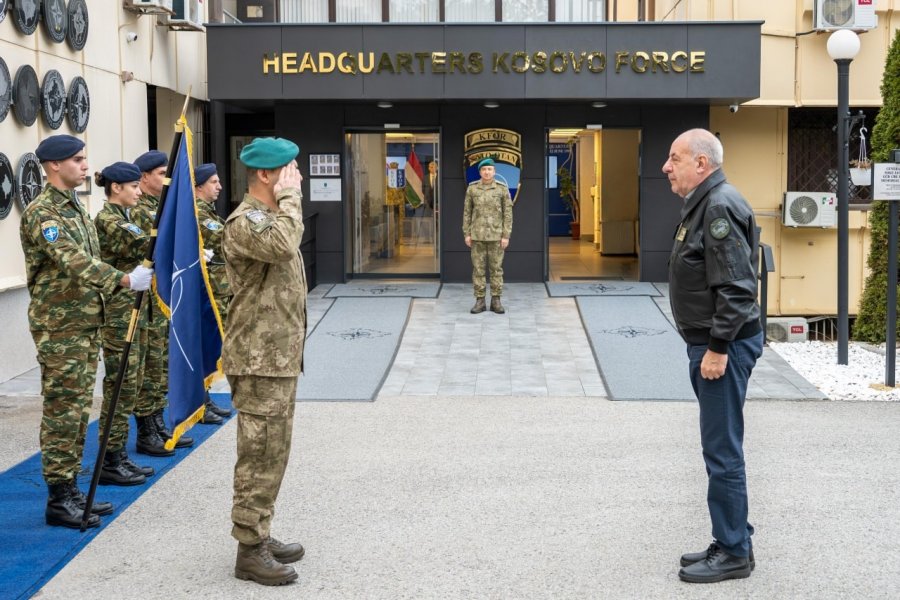 Komandanti i KFOR-it takohet me presidentin e Hungarisë, diskutuan për situatën e sigurisë në Kosovë