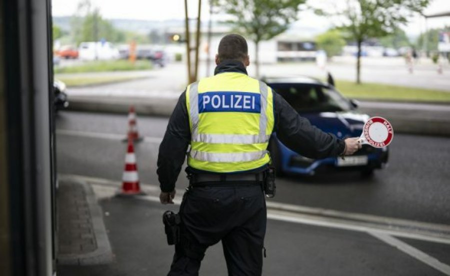 Zvicra do t’i përshtatë rregullat e hyrjes për individë të caktuar, që vijnë nga vende të treta