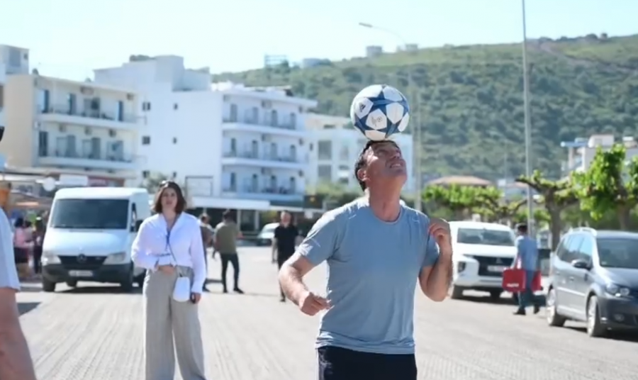 Moment historik në Himarë, Agim Agushi bëhet rekordmen botëror