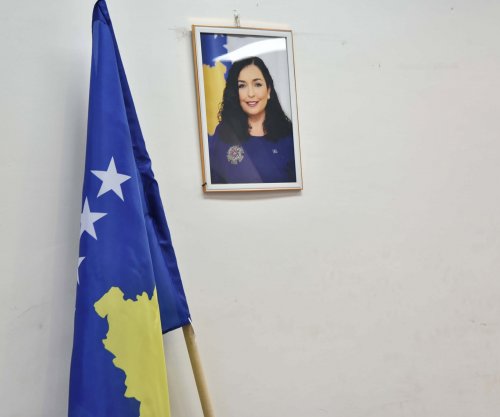  Krasniqi: Në komunat veriore janë të vendosur flamuri dhe fotografia e Presidentes në zyra