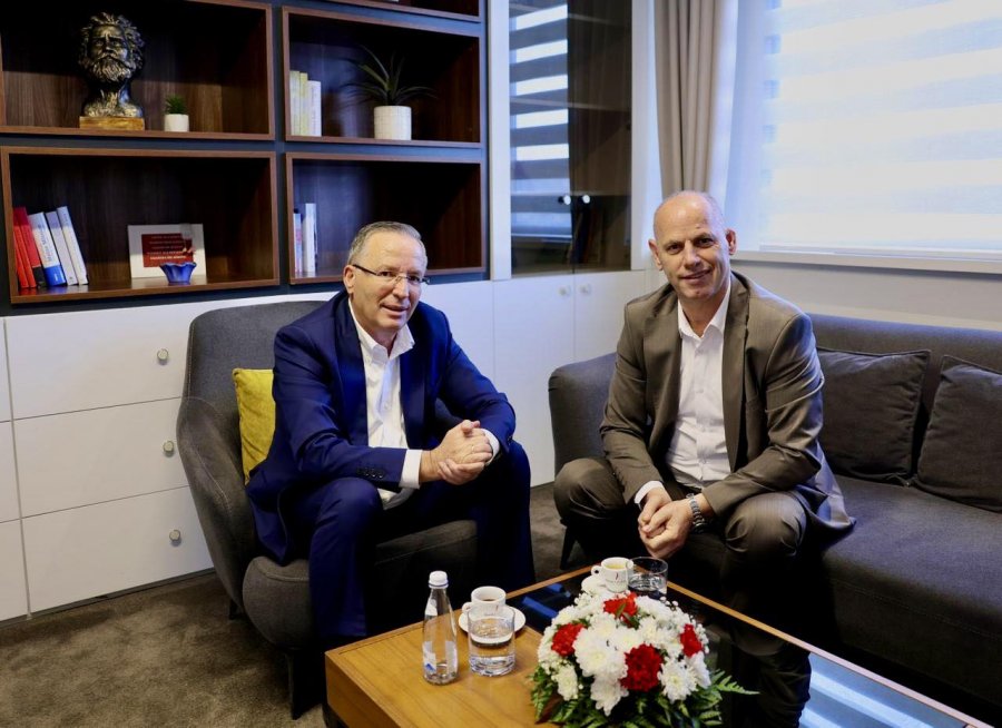 Hamza pret Lladrovcin në takim: PDK-ja në Drenas, e bashkuar dhe e gatshme për fitore