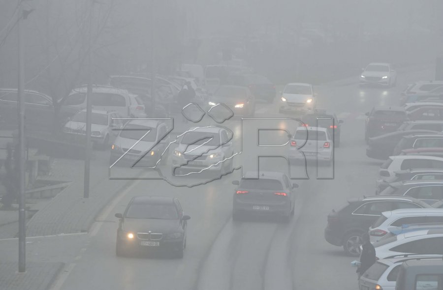 Ishte jashtë detyrës, por u kërkoi të kenë kujdes për shkak të mjegullës - rrihet një polic në Suharekë