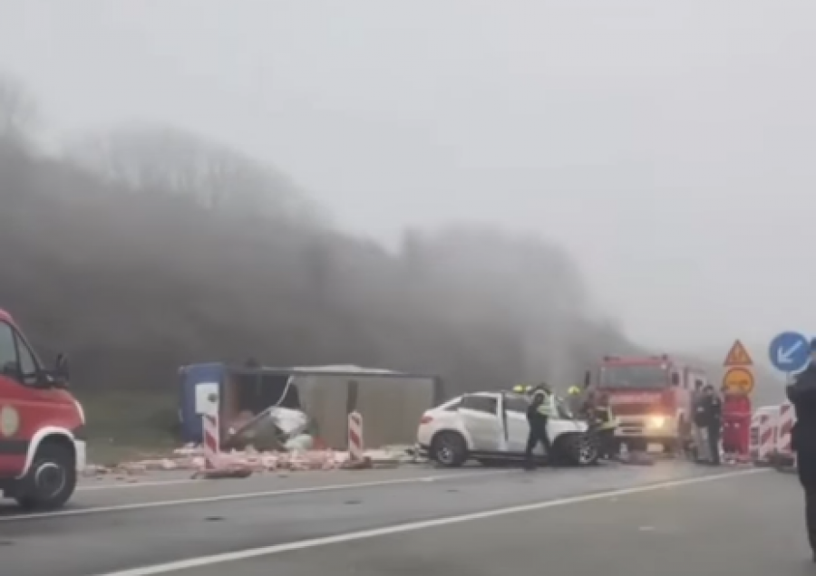 Aksident i rëndë në Kosovë, viktima mbeten dy shqiptare, një ndër to ekspertja e njohur e ekonomisë