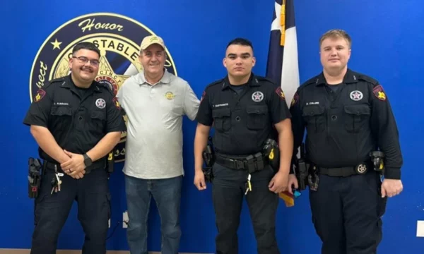 Policët amerikanë falënderojnë shqiptarin për befasinë që ua bëri